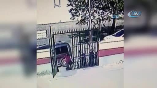 Bursa'da öğretmene dayak kameraya yansıdı!