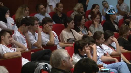Uzmanlar Bursa'da meme kanserinde erken teşhise dikkat çekti