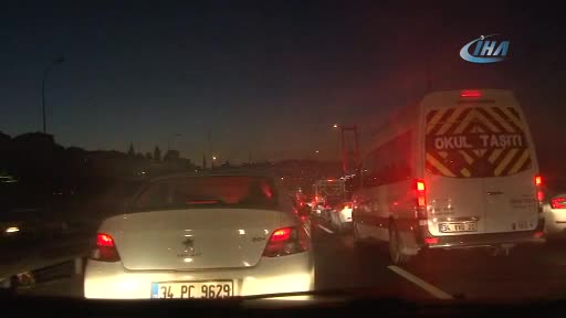 Köprüde trafiği felç eden kaza!