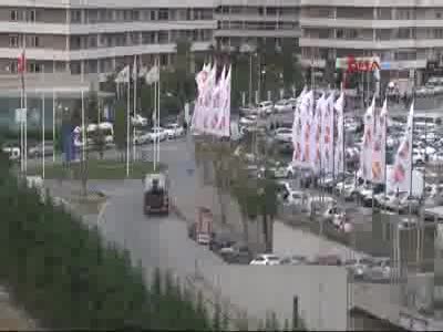 AVM'de şüpheli araç paniği