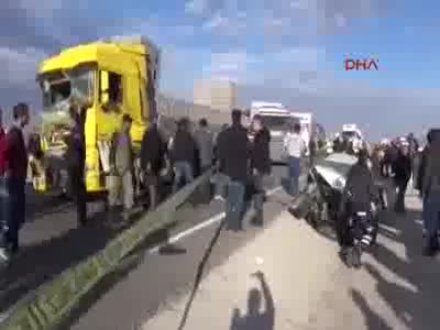 Kum fırtınası faciası! 20 araç birbirine girdi