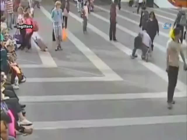 Sebepsiz yere tanımadığı şahsa aldırdı