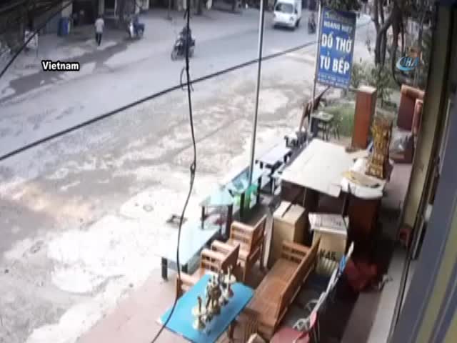 El freni çekilmeyen kamyonet korkuttu