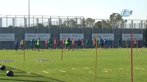 Bursaspor Teknik Direktörü Le Guen'den Lucescu'ya çağrı