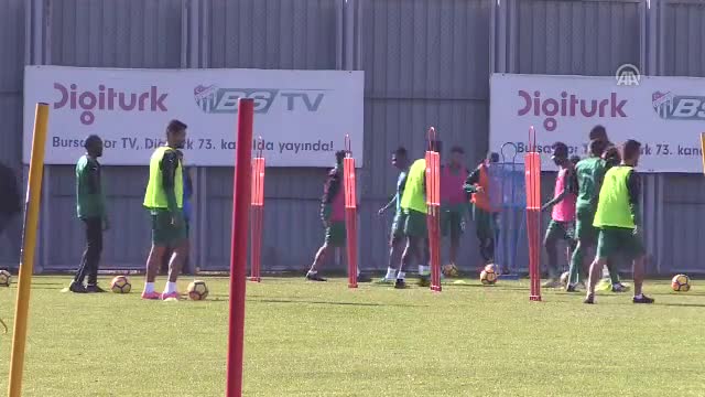 Bursasporlu Kembo üvey kardeşi Mbappe'yi anlattı