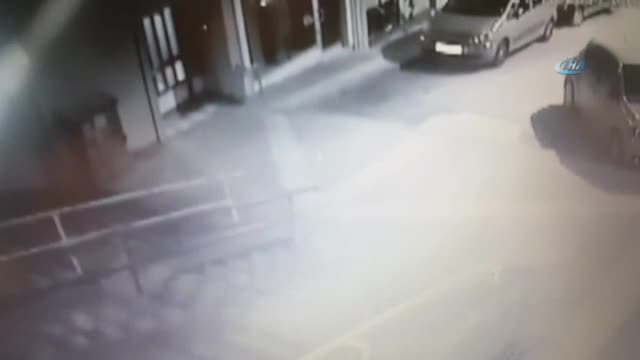 Kavgayı ayırırken böle bıçaklandı