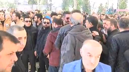 Cenazede fotoğraf çeken kadına Reyhan Karaca'dan sert tepki
