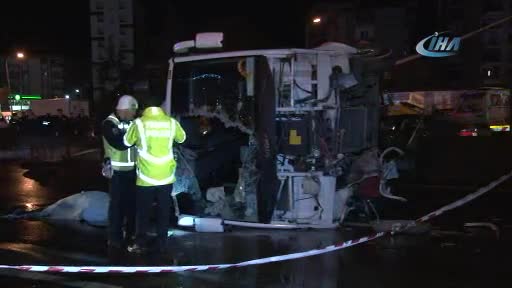 Midibüs devrildi: 2 kişi öldü çok sayıda yaralı var