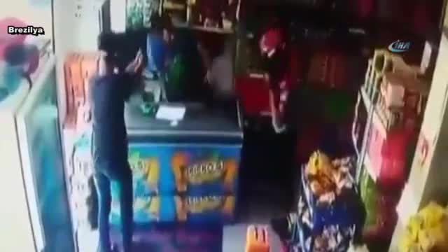 Market sahibini başından vurdular