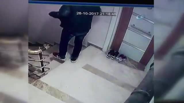 Apartmandan ayakkabı hırsızlığı böyle görüntülendi