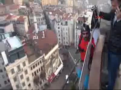 385 yıl sonra bir ilk! Galata Kulesi'nden atladı