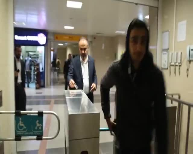 Bursa Büyükşehir Belediye Başkanı Aktaş sorunları metroda dinledi
