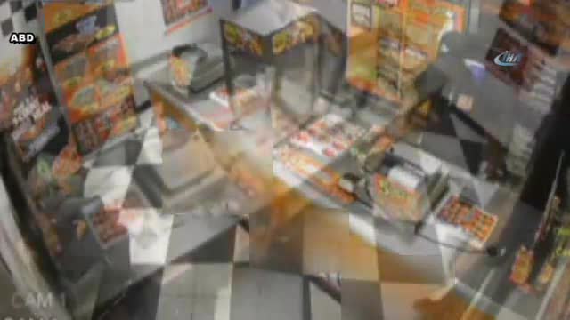 Dükkan soyulurken hareket bile etmediler