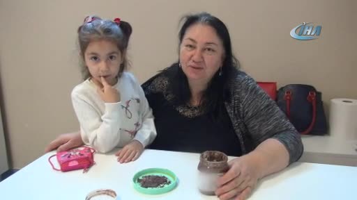 Çikolata kavanozundan çıkanlara inanamadı!