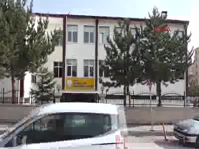 Lisedeki 'Atatürk' skandalına tepki yağdı! Okulun adı değişti