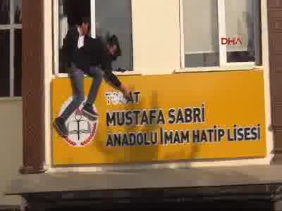 Lisedeki 'Atatürk' skandalına tepki yağdı! Okulun adı değişti - 2