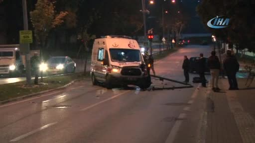 Bursa'da hasta taşıyan 112 ambulansı kaza yaptı
