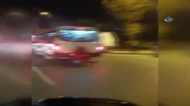 Tekerlekli sandalyeyle minibüse asıldı