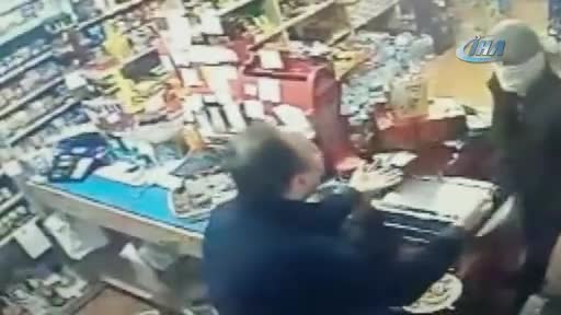 Bursa'da bıçaklı gasp anı kamerada