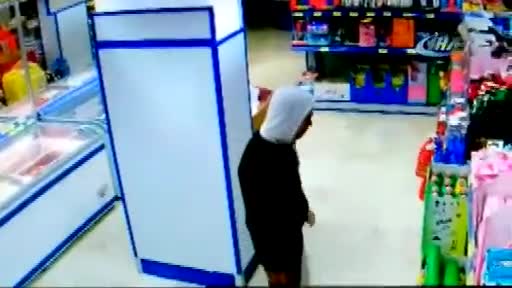 Bursa'da marketteki silahlı gasp anı kamerada