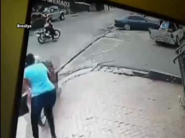 Sürücüsüz motosiklet az daha öldürüyordu
