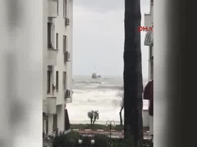 Bartın'da Rus gemisi sürükleniyor