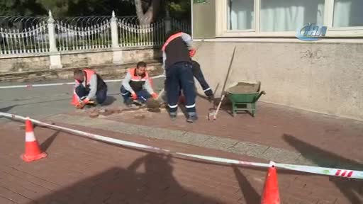Bursa Osmangazi'de kaldırımlar tamir ediliyor