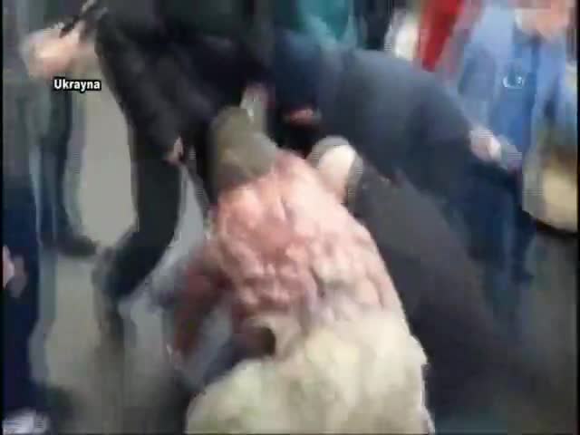 Hatalı park yapan sürücü darp edildi