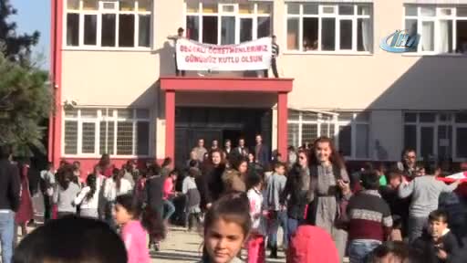 Bursa'da davulla zurnayla Öğretmenler Gününü kutladılar