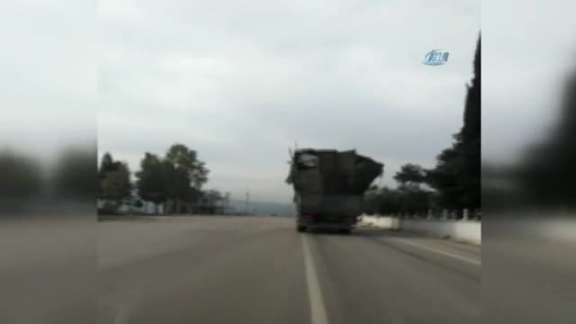 Aşırı yüklü kamyonun tehlikeli yolculuğu