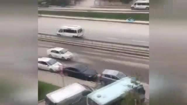 E-5'te dört nala koşan at görenleri hayrete düşürdü