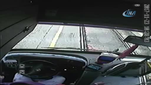 Bursa'da yolcu dehşeti otobüs kamerasına yansıdı