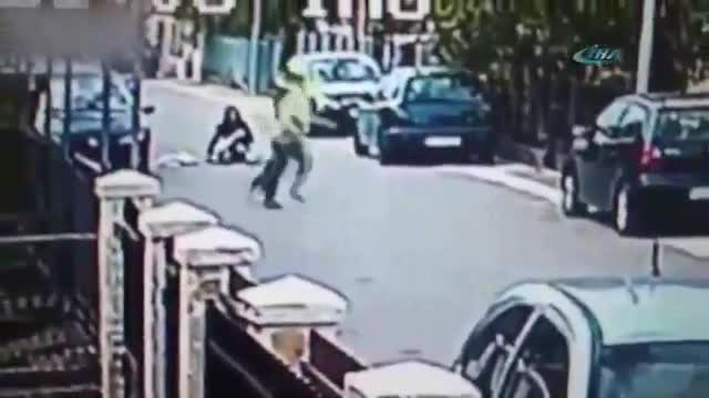 Kapkaççı sokak köpeğine takıldı