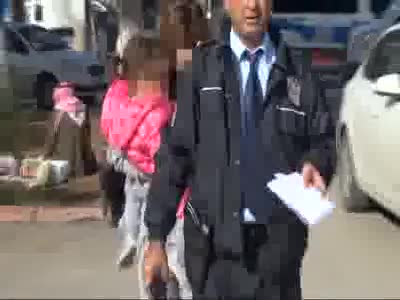Genç kadın sokağa çıktı diye dayak yedi