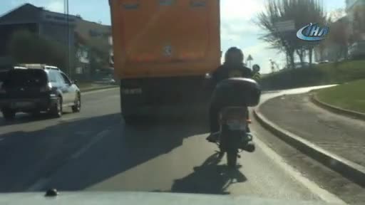 Bursa'da tamponuna sıkışan onlarca kiloluk kaya parçasıyla gezdi!