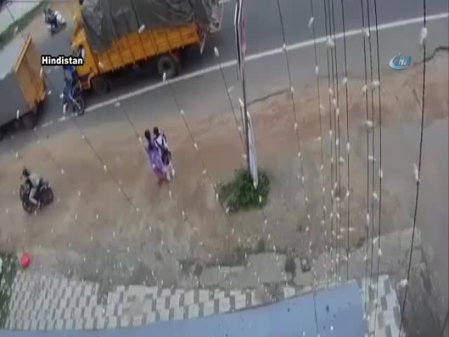 Şanslı motosikletliler kamerada