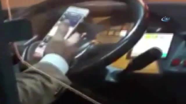 Seyir halindeyken cep telefonundan maç izledi