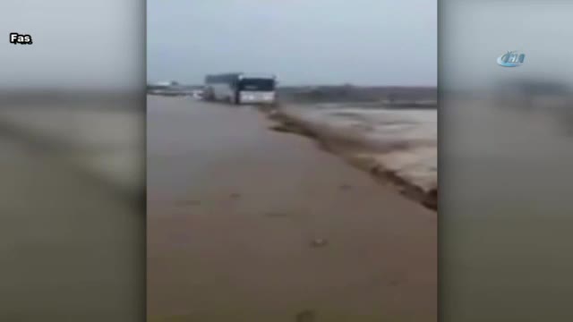 Otobüs sel sularına kapıldı: 1 ölü, 36 yaralı
