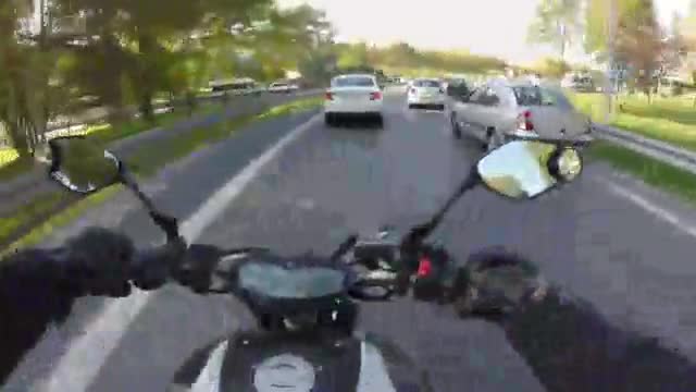 Motosikletli trafik magandası!