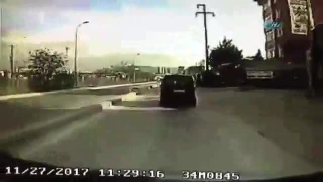 Yolcu minibüsünü böyle tehlikeye soktu!
