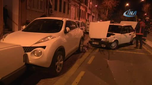 Bursa plakalı araç park halindeki 8 araca çarpıp kaçtı