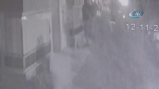 Bursa'da evlere dadanan hırsızlar güvenlik kamerasında!
