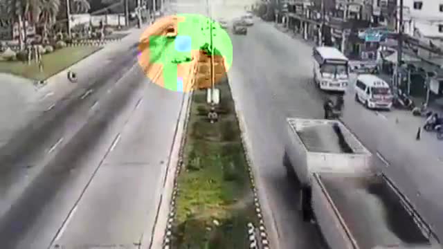 Tırdan fırlayan tekerlek can aldı
