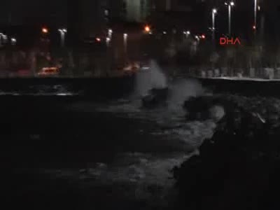 Bursa'da deniz ulaşımına lodos engeli!