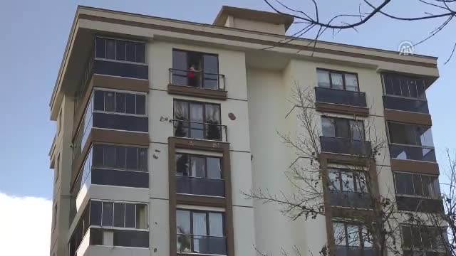 Bursa'da lodos çatıları uçurdu, araçlara zarar verdi!