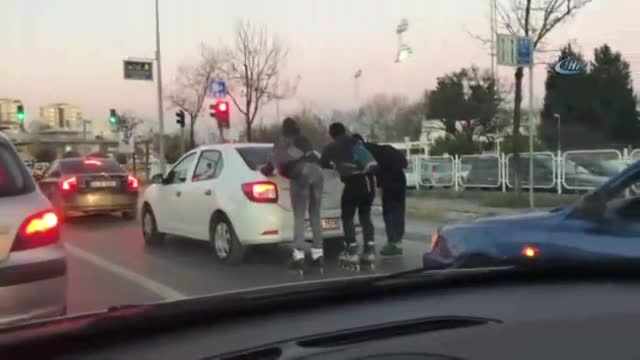 Patenli gençler trafikte tehlike saçtı