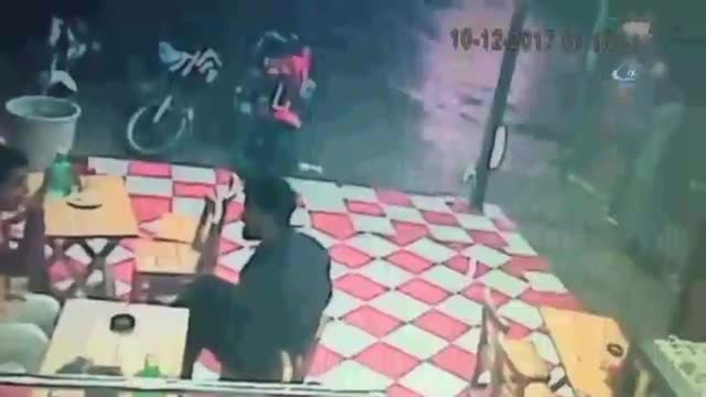 Kokoreç beklerken az daha ölüyordu