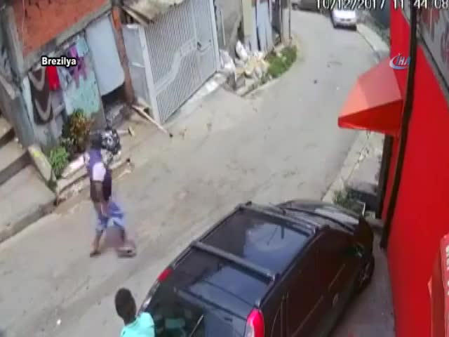 Otomobil bir anda kaymaya başladı
