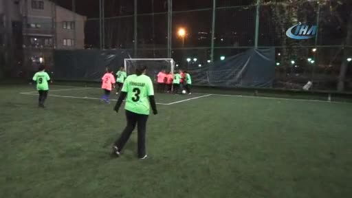 Bursalı kadınlardan kuralsız futbol
