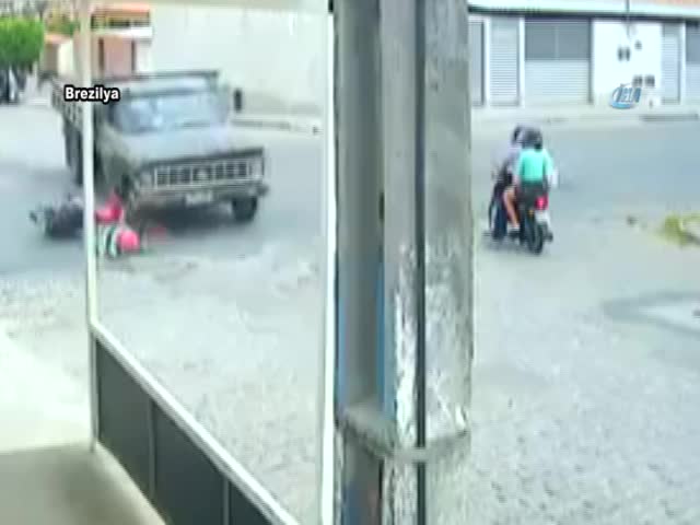 Kamyonetin altında kaldı